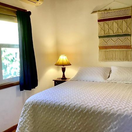 Reef Beach House - 2 Bedrooms Sandy Bay エクステリア 写真